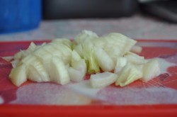 Перловая каша с сосисками и овощами в мультиварке - шаг 1