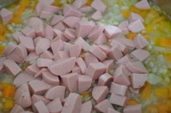 Перловая каша с сосисками и овощами в мультиварке - шаг 6