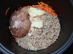 название картинки Перловая каша с тушенкой в мультиварке