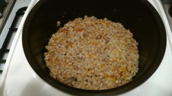 название картинки Перловка с овощами и тушенкой в мультиварке