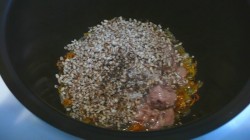 название картинки Перловка с овощами и тушенкой в мультиварке