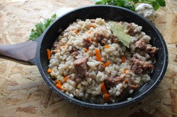 название картинки Перловка с тушенкой