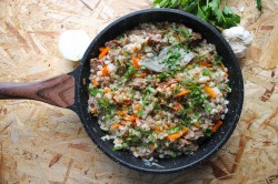 название картинки Перловка с тушенкой