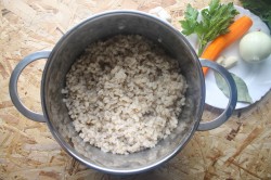 название картинки Перловка с тушенкой