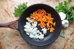 название картинки Перловка с тушенкой