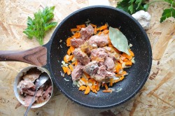 название картинки Перловка с тушенкой