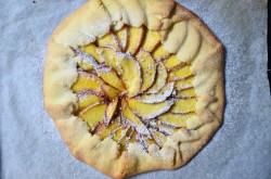 Пирог песочная галета с персиками