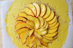 Пирог песочная галета с персиками