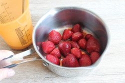 Песочно-творожный торт с клубничным джемом - шаг 1 Песочно-творожный торт с клубничным джемом - шаг 1