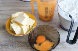 Песочно-творожный торт с клубничным джемом - шаг 3 Песочно-творожный торт с клубничным джемом - шаг 3