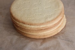 Песочно-творожный торт с клубничным джемом - шаг 9 Песочно-творожный торт с клубничным джемом - шаг 9