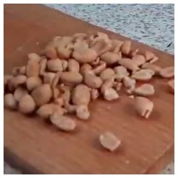 название картинки Песочное печенье с арахисом на новый год