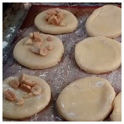 название картинки Песочное печенье с арахисом на новый год