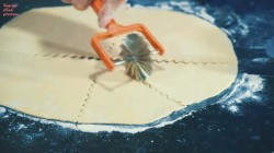 Песочные рогалики на сметане с маслом - шаг 20 Песочные рогалики на сметане с маслом - шаг 20