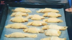 Песочные рогалики на сметане с маслом - шаг 23 Песочные рогалики на сметане с маслом - шаг 23