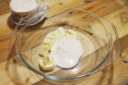 название картинки Песочные рогалики с мармеладом на сметане