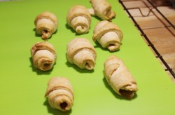 название картинки Песочные рогалики с мармеладом на сметане