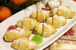 название картинки Песочные рогалики с мармеладом на сметане