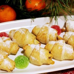 Песочные рогалики с мармеладом на сметане