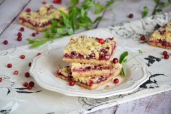 название картинки Песочный пирог с брусникой