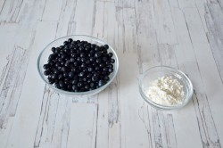 Песочный пирог с черникой и творогом - шаг 9