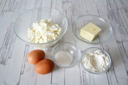 Песочный пирог с черникой и творогом - шаг 6