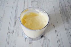 Песочный пирог с черникой и творогом - шаг 8