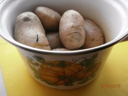 Пестрая картошка морковью и луком