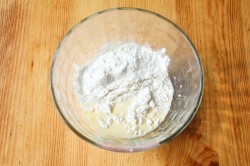 Пицца бездрожжевая на молоке с яйцом