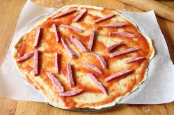 Пицца бездрожжевая на молоке с яйцом