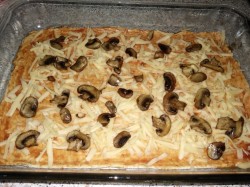 название картинки Пицца к пиву с сыром, колбасой и грибами