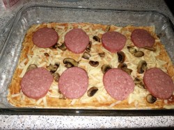 название картинки Пицца к пиву с сыром, колбасой и грибами