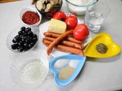 название картинки Пицца Кальцоне с копчеными колбасками и грибами