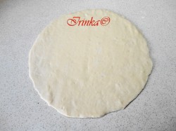 название картинки Пицца Кальцоне с копчеными колбасками и грибами