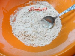 название картинки Пицца Кальцоне с копчеными колбасками и грибами
