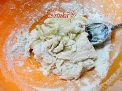название картинки Пицца Кальцоне с копчеными колбасками и грибами