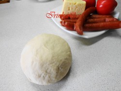 название картинки Пицца Кальцоне с копчеными колбасками и грибами