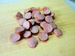 название картинки Пицца Кальцоне с копчеными колбасками и грибами