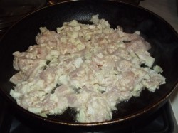 название картинки Пицца с курицей и грибами домашняя