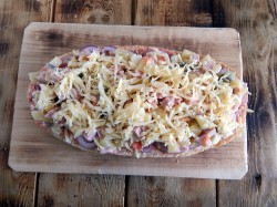 название картинки Пицца на батоне в духовке