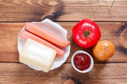 Пицца на сковороде за 10 минут на сметане и майонезе - шаг 2