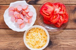 Пицца на сковороде за 10 минут на сметане и майонезе - шаг 3