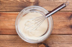 Пицца на сковороде за 10 минут на сметане и майонезе - шаг 4