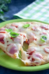 Пицца на сковороде за 10 минут на сметане и майонезе - шаг 9