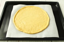 название картинки Пицца на тонком тесте без дрожжей