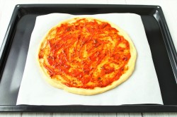 название картинки Пицца на тонком тесте без дрожжей