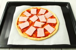 название картинки Пицца на тонком тесте без дрожжей