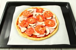 название картинки Пицца на тонком тесте без дрожжей