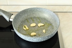 название картинки Пицца на тонком тесте без дрожжей