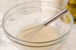 Пицца с красной рыбой семгой на дрожжевом тесте